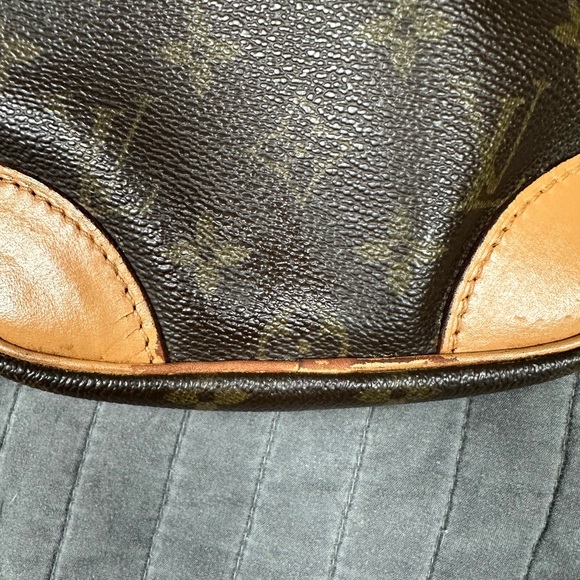 🐿️LOUIS VUITTON MONOGRAM DANUBE CROSSBODY BAG🐿️ - Picture 3 of 15